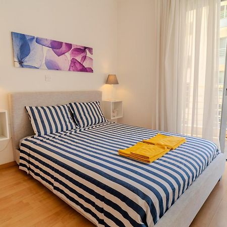 Blue Dawn Center Flat Apartment Larnaca Bagian luar foto