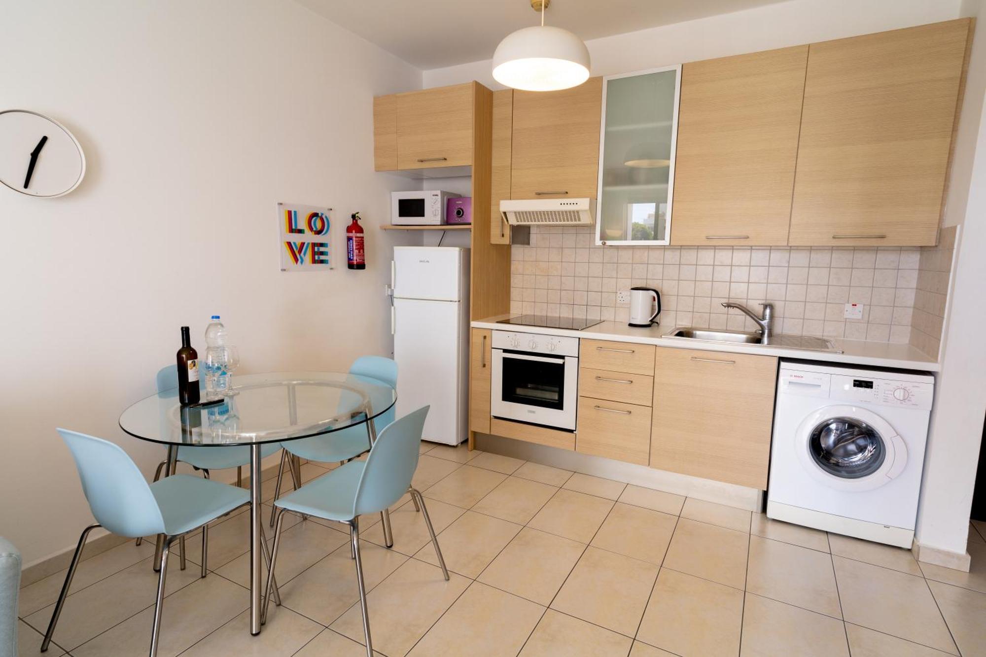 Blue Dawn Center Flat Apartment Larnaca Bagian luar foto