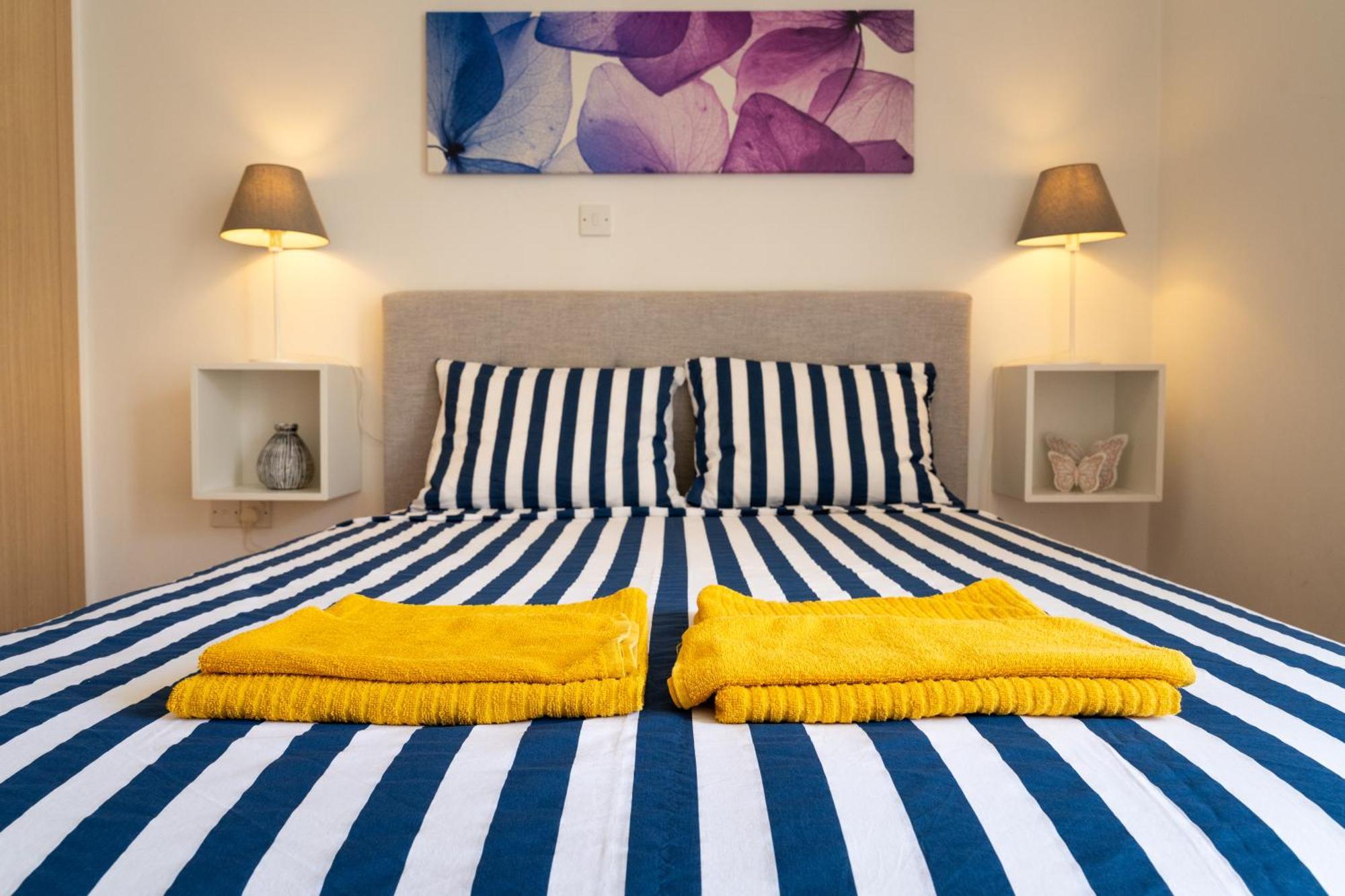 Blue Dawn Center Flat Apartment Larnaca Bagian luar foto