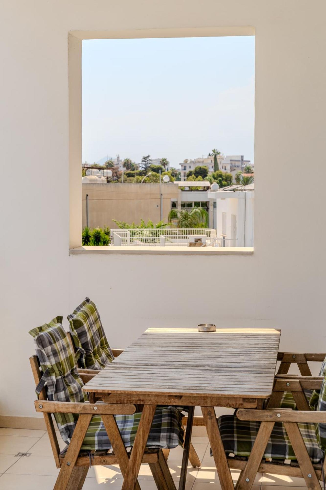 Blue Dawn Center Flat Apartment Larnaca Bagian luar foto