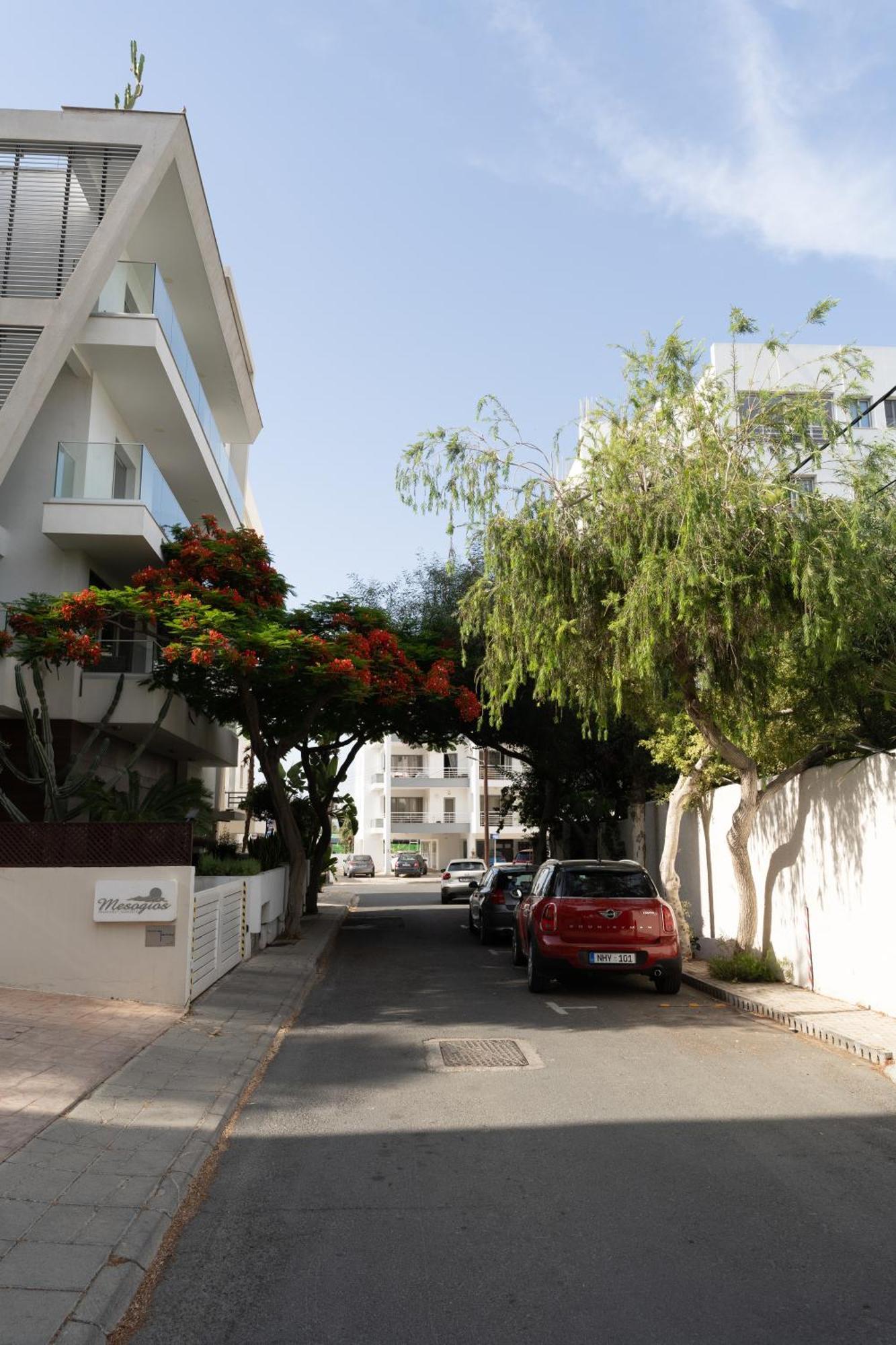 Blue Dawn Center Flat Apartment Larnaca Bagian luar foto