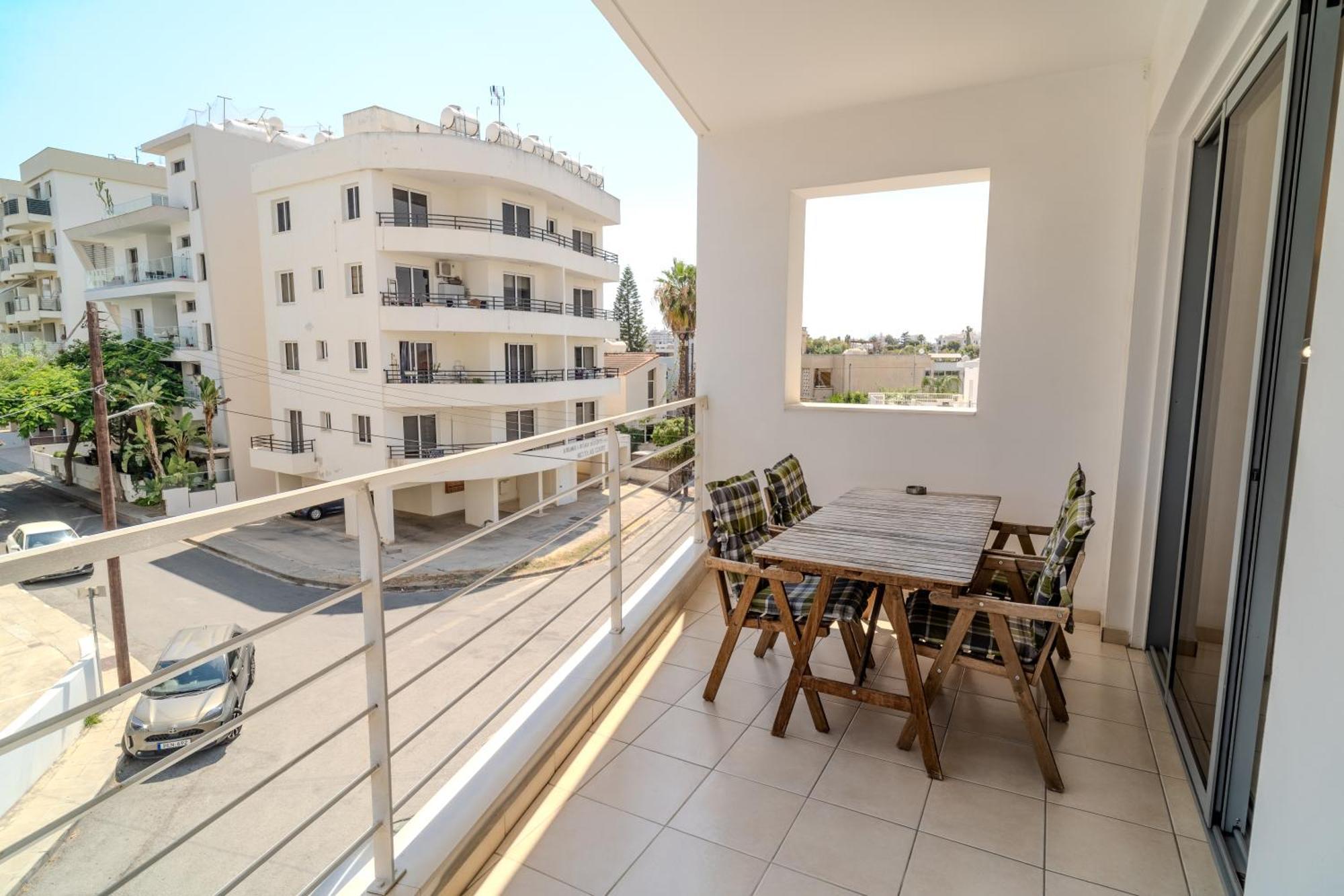 Blue Dawn Center Flat Apartment Larnaca Bagian luar foto