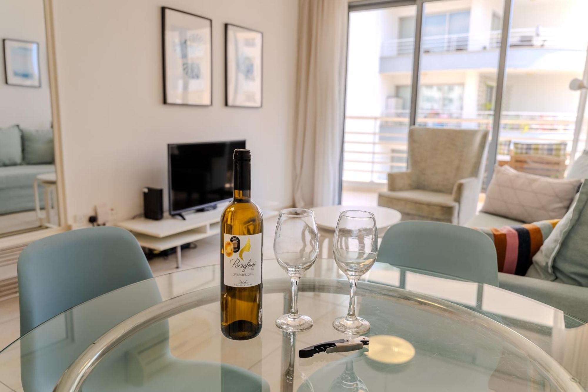 Blue Dawn Center Flat Apartment Larnaca Bagian luar foto